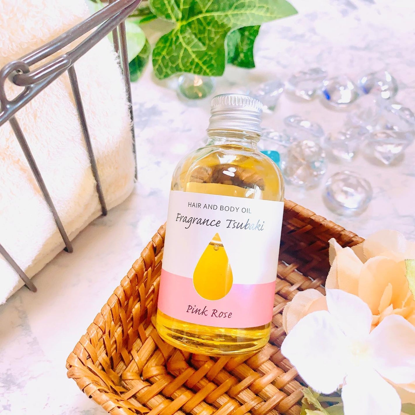 mee♡フォロバ◎ on LIPS 「香りGoodな椿オイル💕/見た目も可愛いこのヘアアイテム。..」(1枚目)