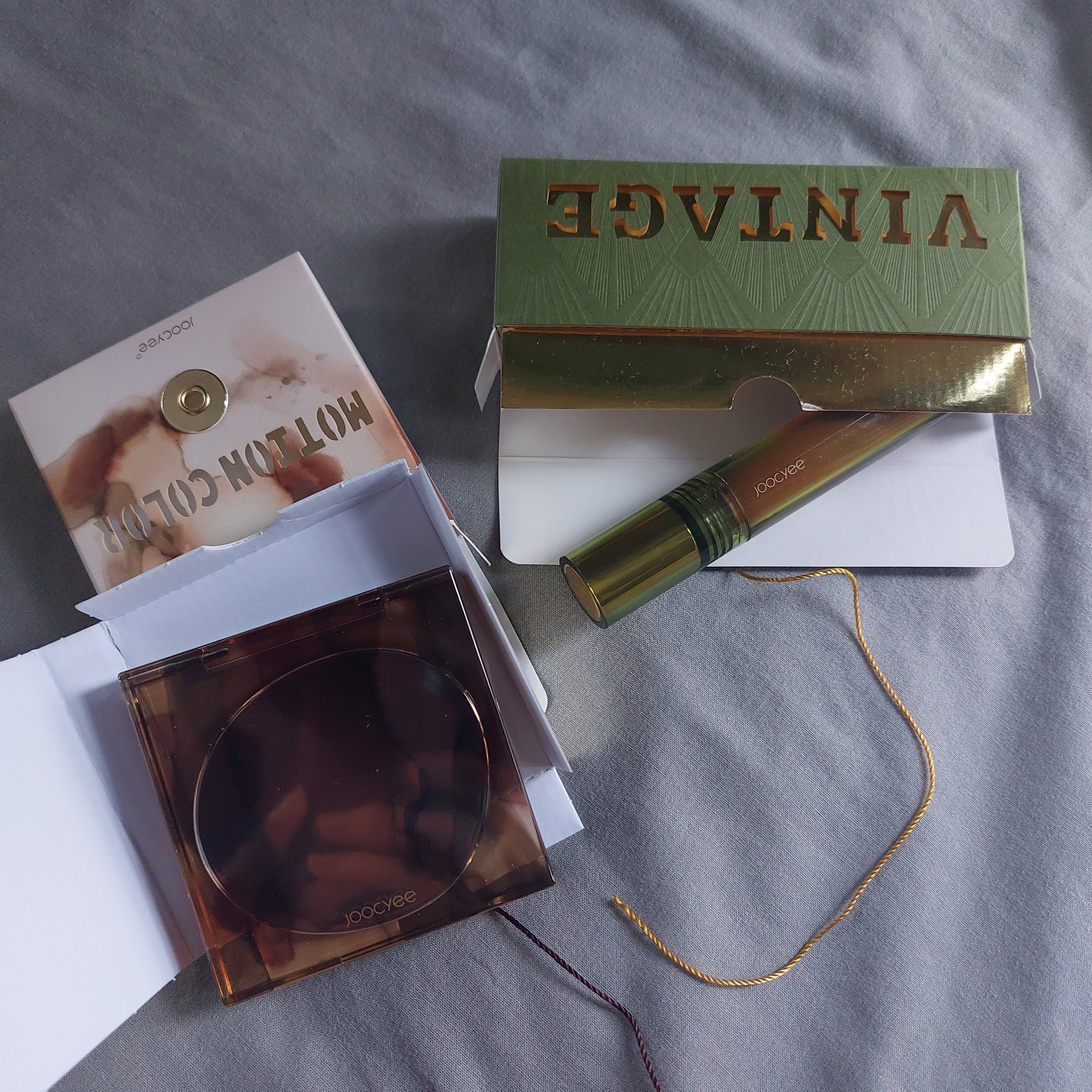 VINTAGEシリーズ 浮金ミラーリップグロス #17 瞑想ルイボス/Joocyee/口紅を使ったクチコミ（1枚目）