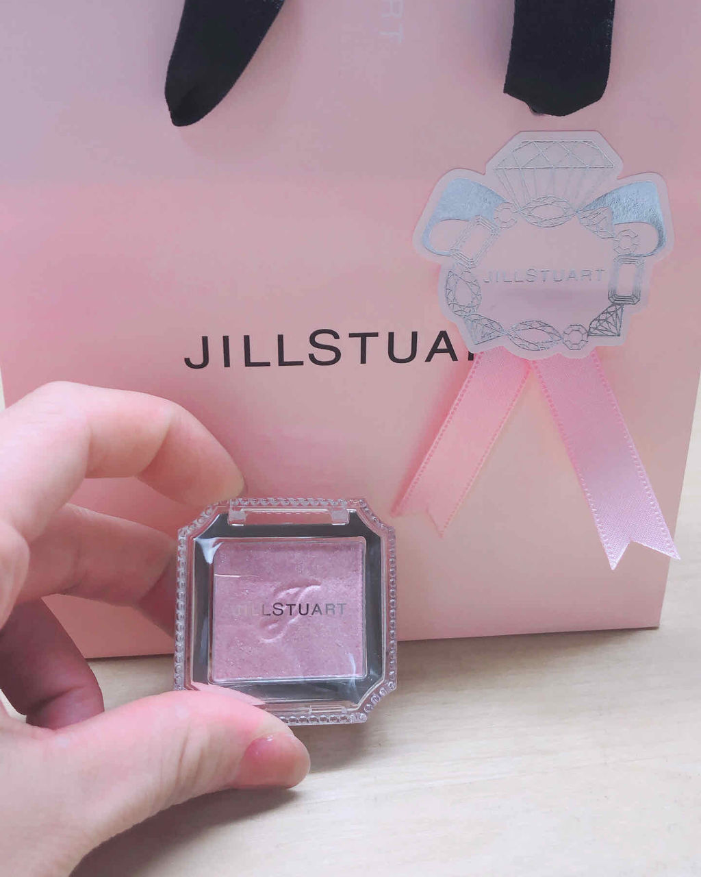 アイコニックルック アイシャドウ/JILL STUART/単色アイシャドウを使ったクチコミ（1枚目）