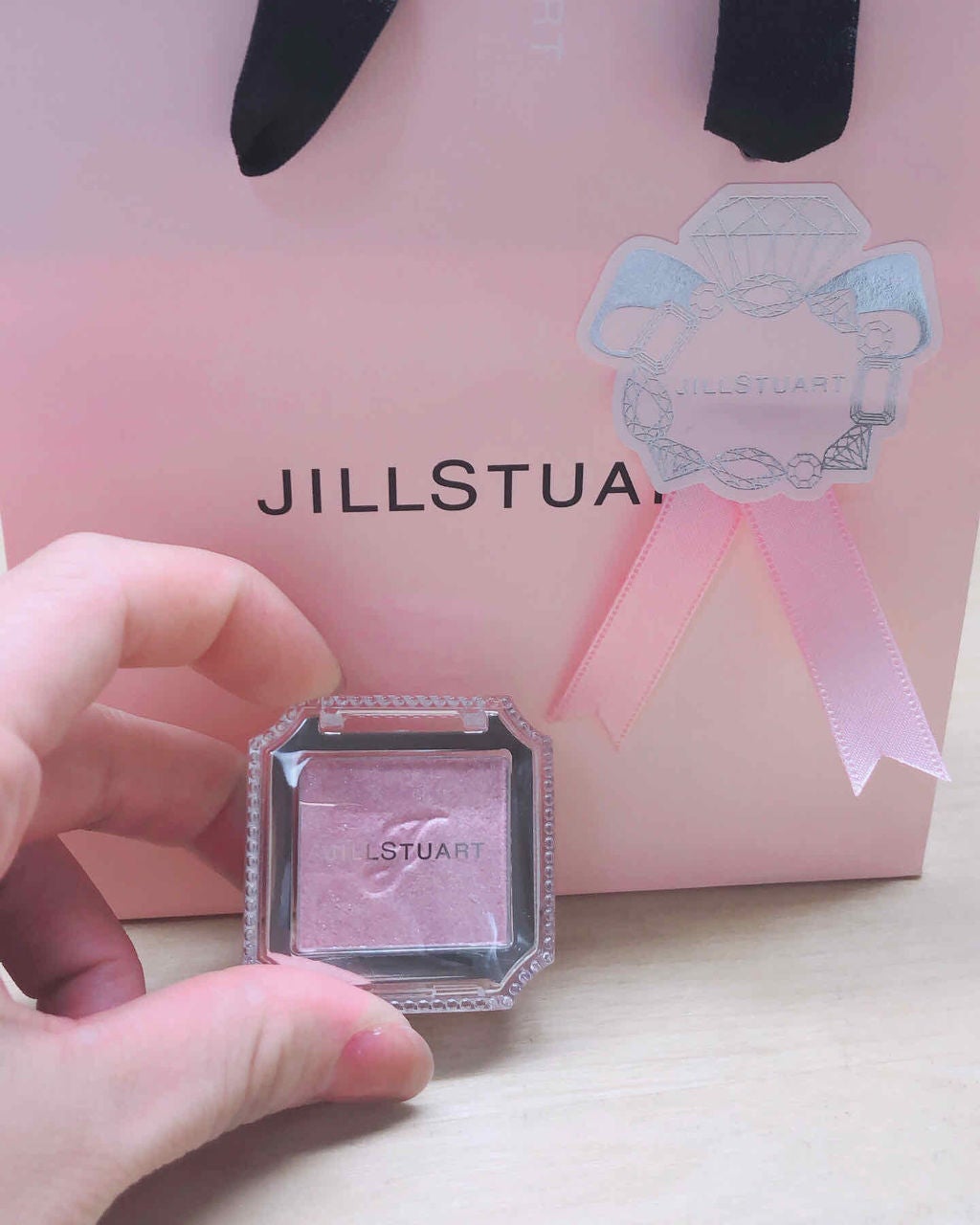 アイコニックルック アイシャドウ/JILL STUART/単色アイシャドウを使ったクチコミ(1枚目)