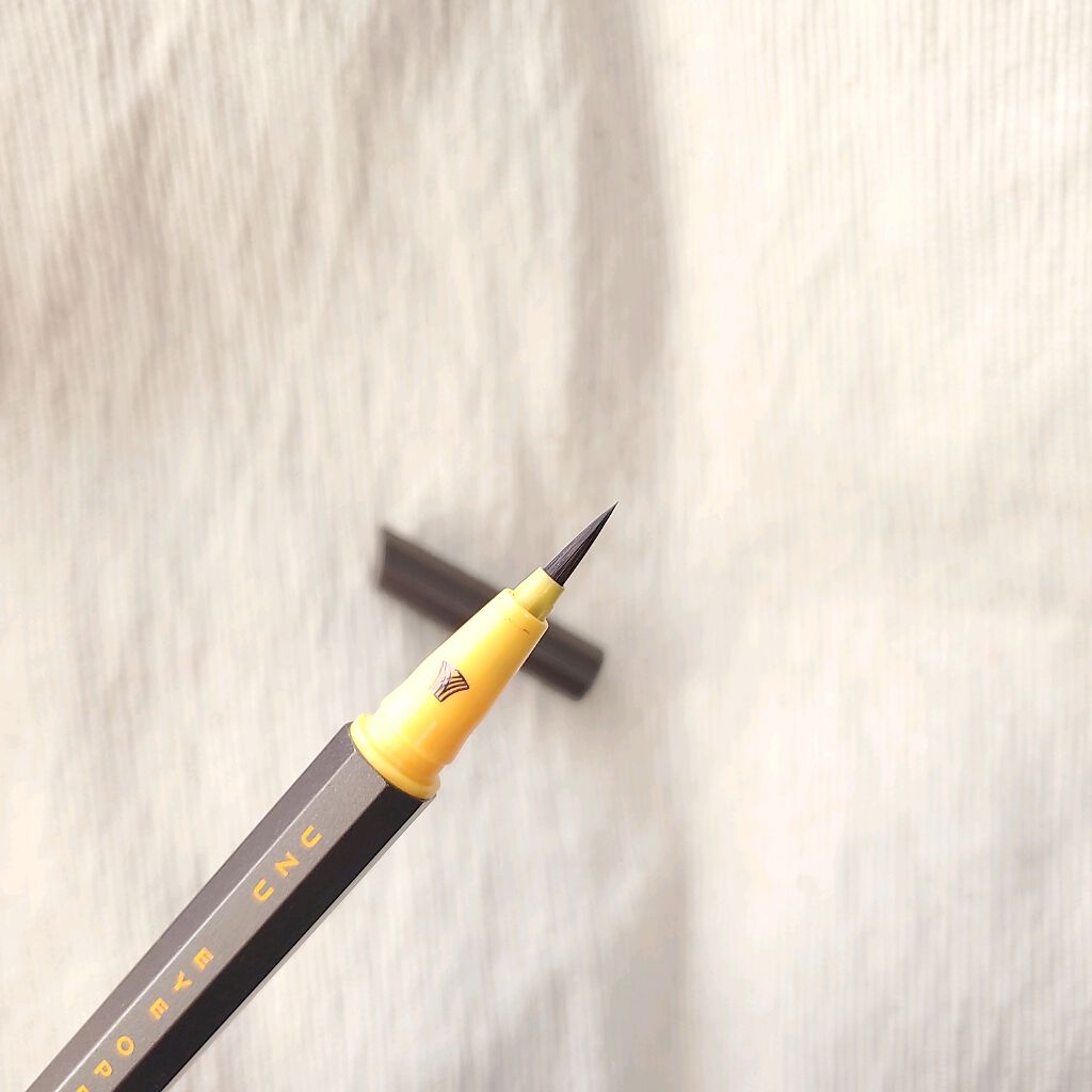 EYE OPENING LINER/UZU BY FLOWFUSHI/リキッドアイライナーを使ったクチコミ（2枚目）