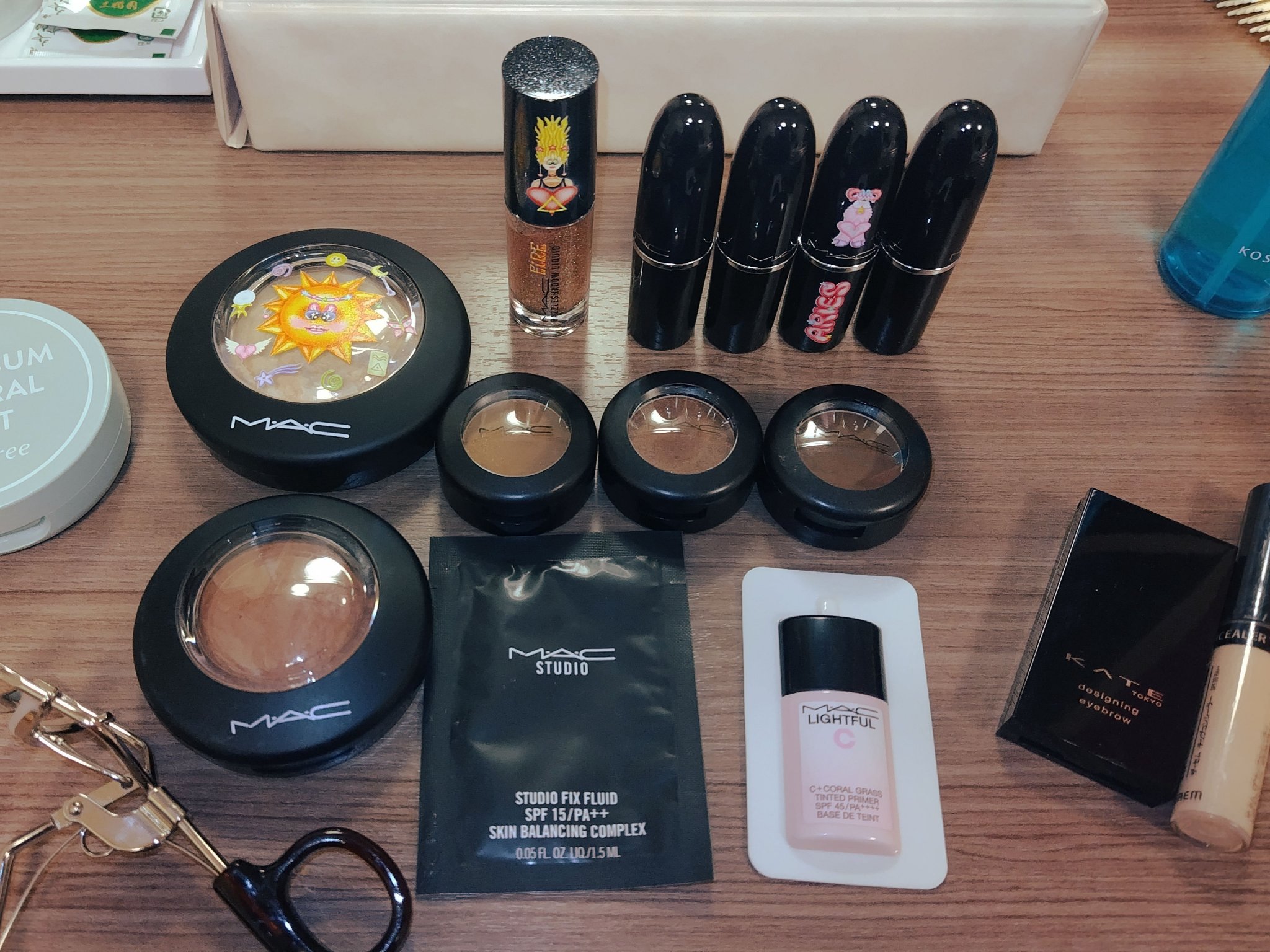 ラスターガラス リップスティック ローカル セレブ（牡羊座）限定パッケージ/M・A・C/口紅を使ったクチコミ（1枚目）