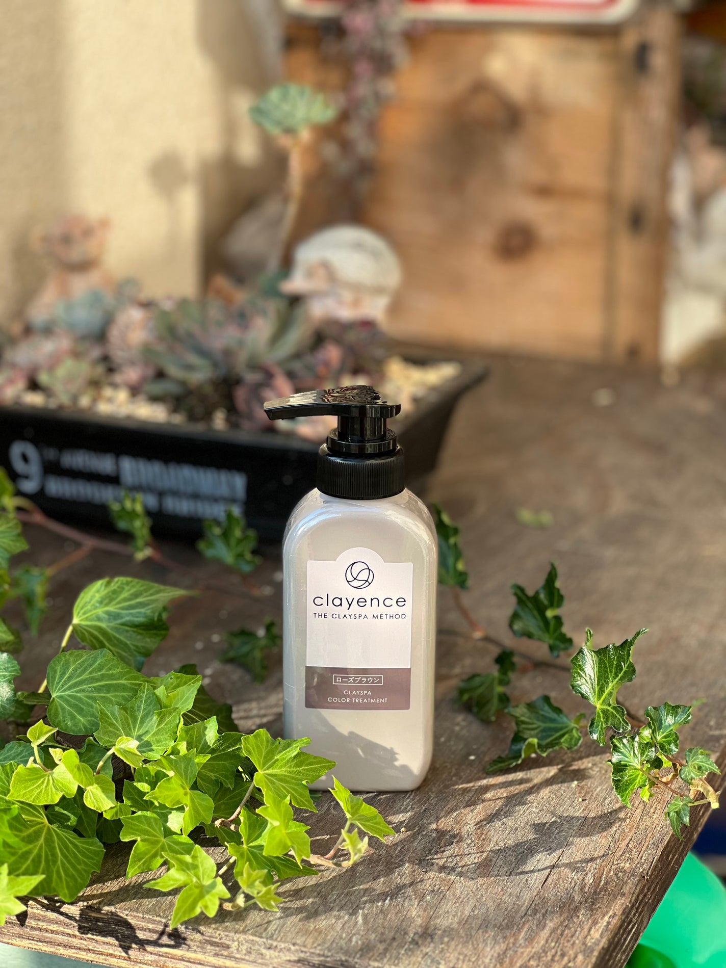 ミスクレオ on LIPS 「何げに鏡に写っている自分の髪に白髪を見つけるとテンションダダ下..」(1枚目)