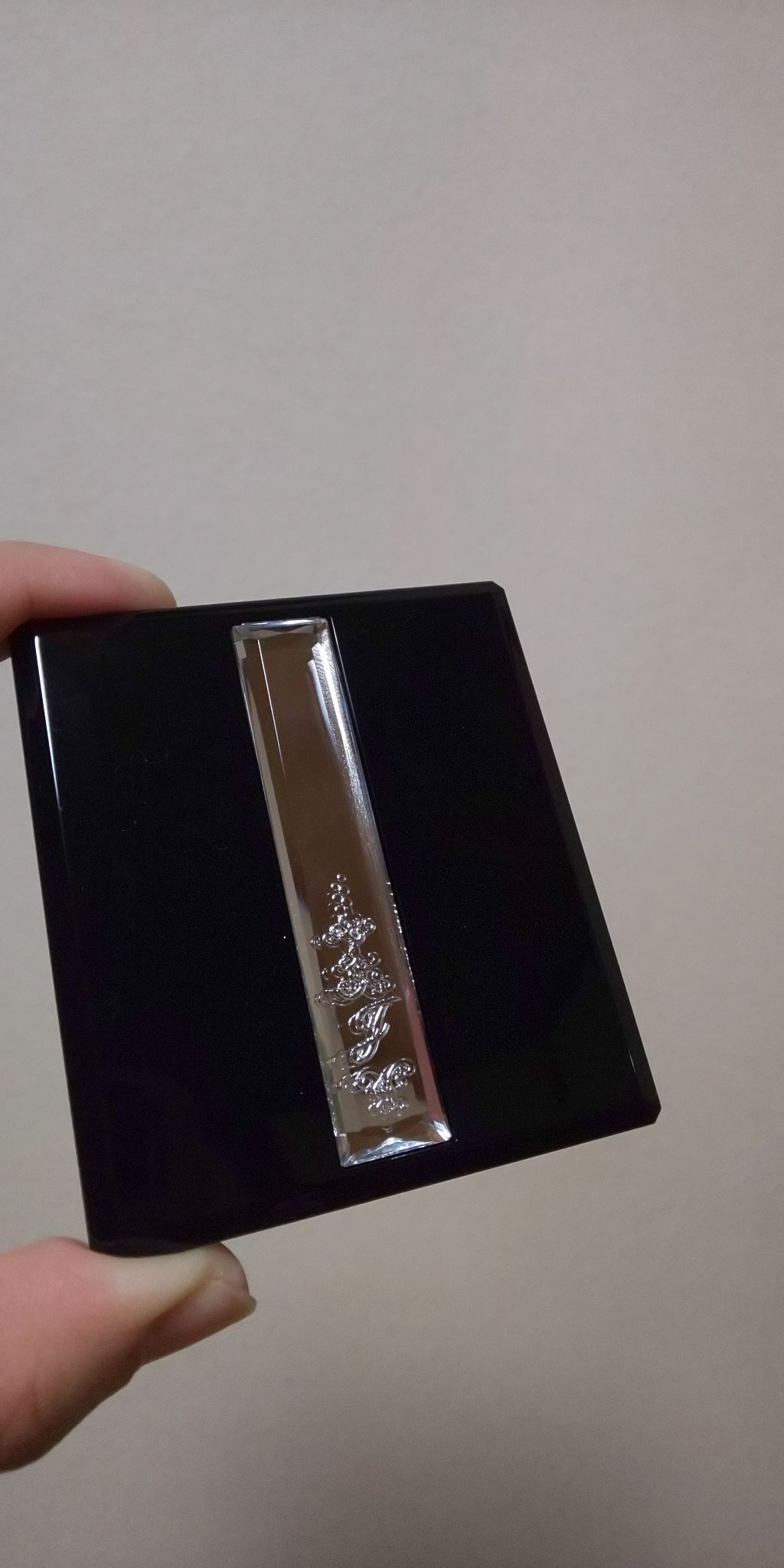 JILL STUART モデリングルーセント アイズのクチコミ「JILLSTUARTの新作のアイシャドー♥️

モデリングルーセントアイズ 01を購入♪


.....」（3枚目）