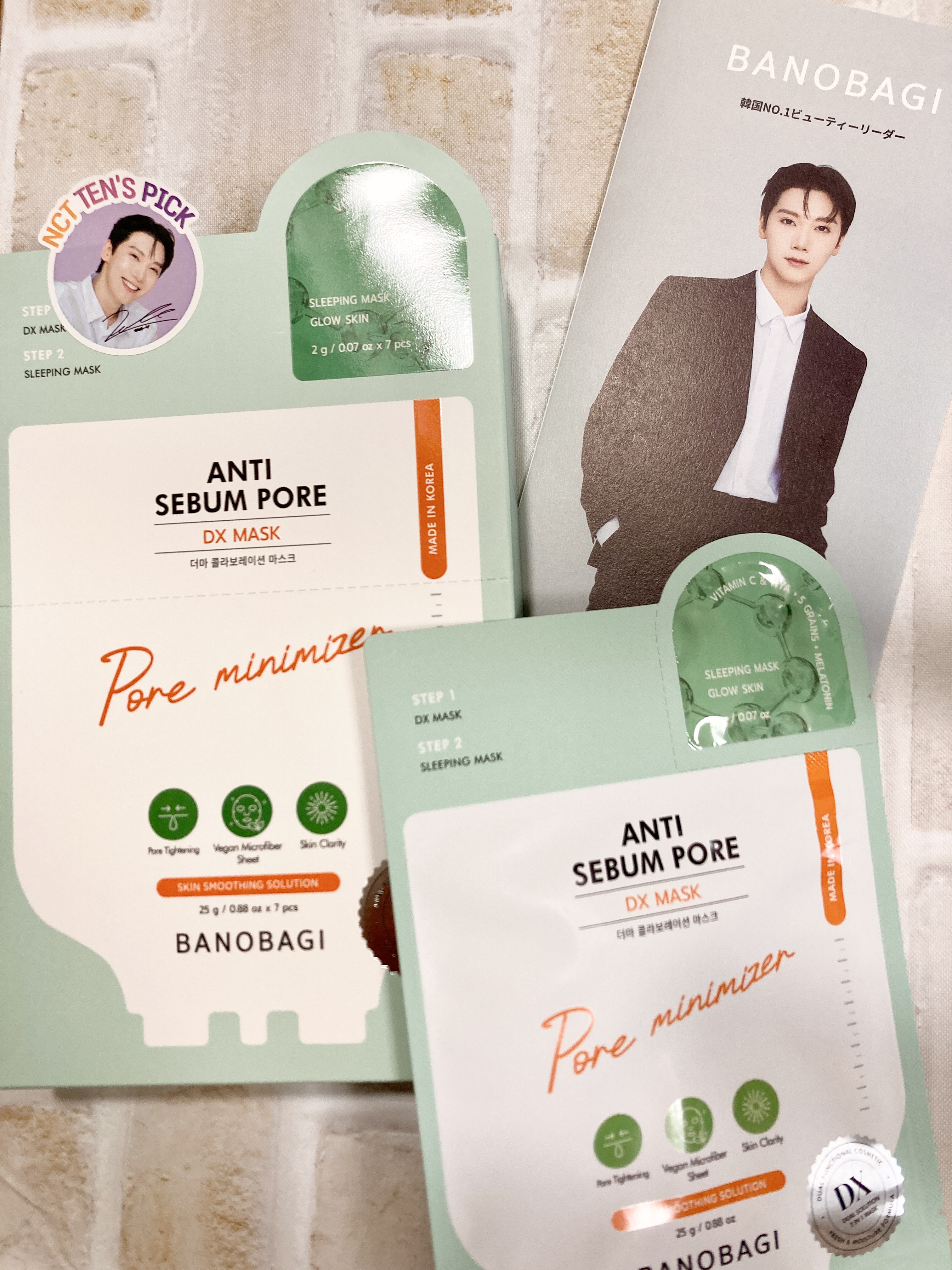 【ディーエックス マスク アンチ セバム フォア 】

緑色のパッケージは、毛穴ケアのマスク。
広がった毛穴を引き締めるマスクなのが特徴。

シートマスクとスリーピングマスクがセットになっています！

10分から20分ほどマスクをしてから、