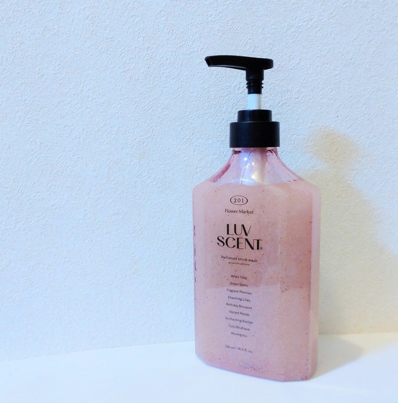 スクラブボディウォッシュ フラワーマーケット ホワイトチューリップ/LUV SCENT/ボディスクラブを使ったクチコミ(2枚目)