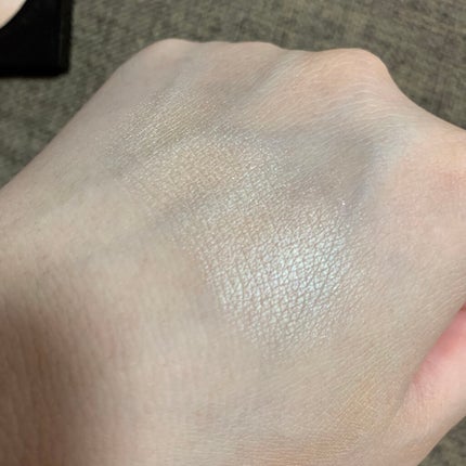 マットラディアンス ベイクドパウダー ハイライト01/ローラ メルシエ/パウダーハイライトを使ったクチコミ(3枚目)