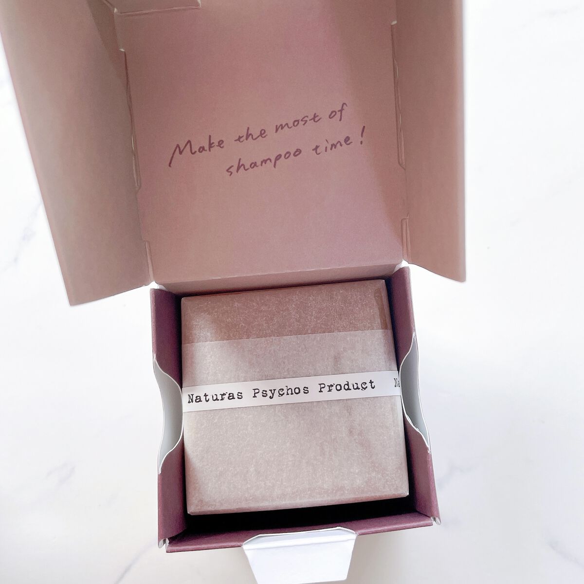 Naturas Psychos Product  CUBEコンディショナー MOIST –milky leafの⾹りのクチコミ「とても可愛いキューブ型。髪とキューブを水で濡らします。濡れた髪の付け根から毛先に向け、滑らせる.....」（2枚目）