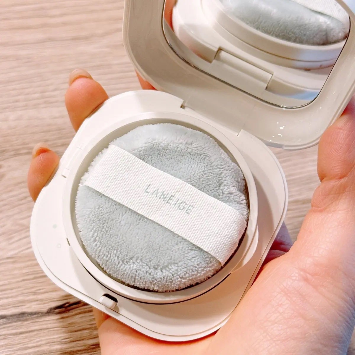 ネオ エッセンシャル フィニッシュパウダー/LANEIGE/ルースパウダーを使ったクチコミ(1枚目)