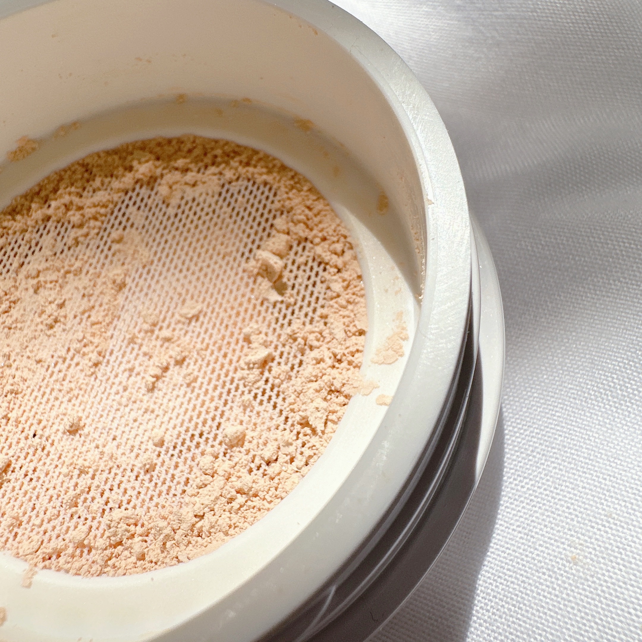 ミネラルシルクファンデーション（ケース・パフ付）/ヴァントルテ/パウダーファンデーションを使ったクチコミ（2枚目）