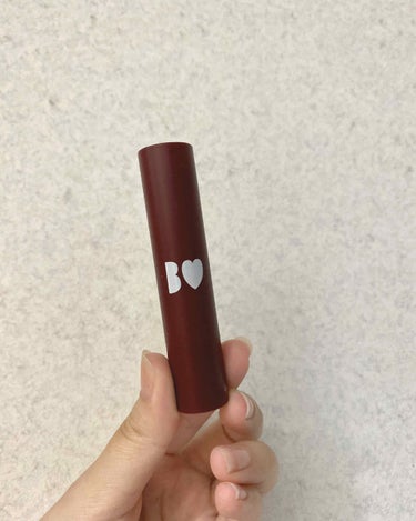 B IDOLの公式Instagramでプレゼントキャンペーンをやっていたので応募したら当選しました！
つやぷるリップ07  束縛REDです！

2枚目の写真だと明るめで可愛らしい色に見えますが、唇に塗る