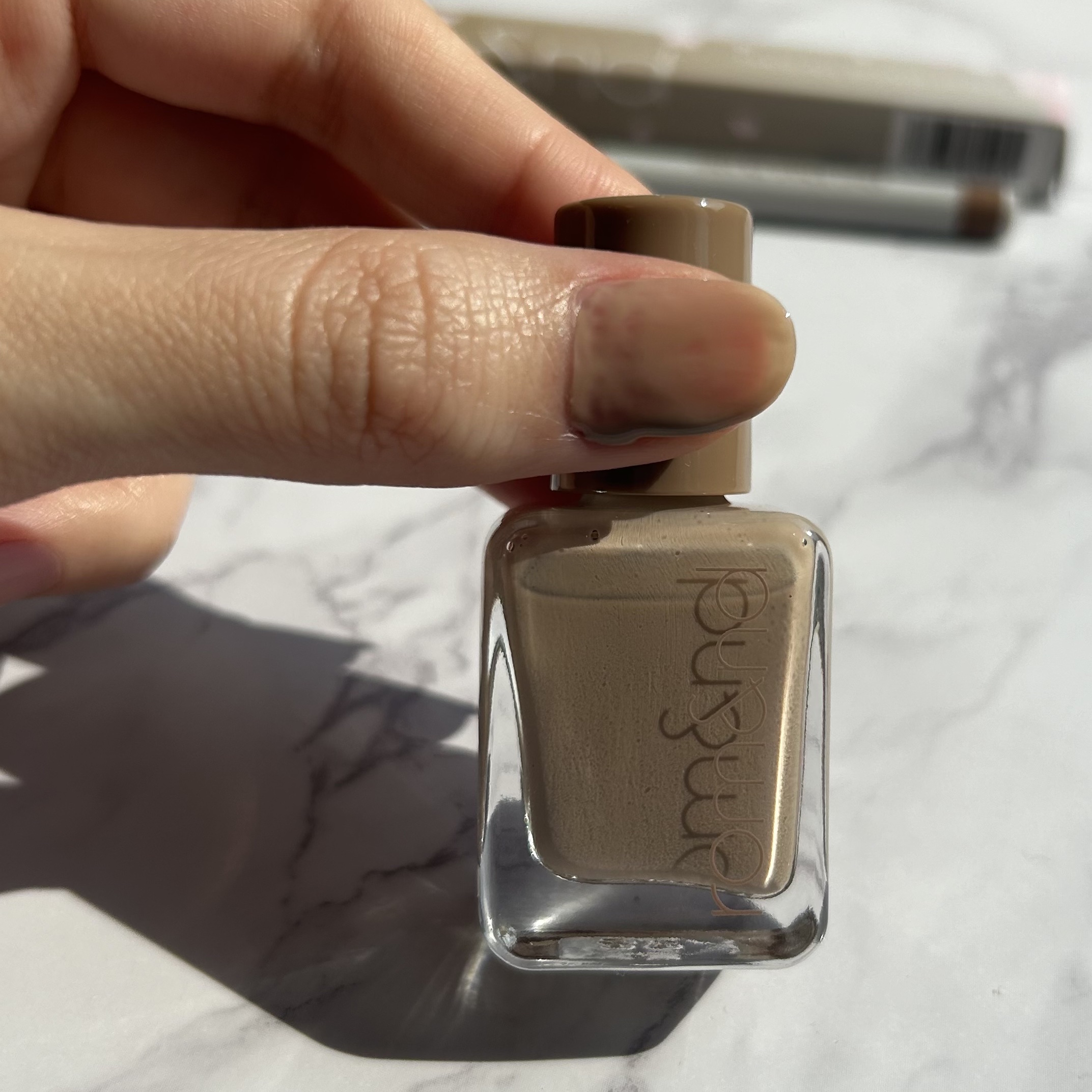 ムードペブルネイル 01 NU-PEBBLE（ヌーペブル）/rom&nd/マニキュアを使ったクチコミ（2枚目）