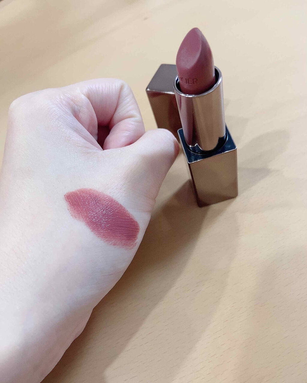 ルージュ エッセンシャル シルキー クリーム リップスティック/ローラ メルシエ/口紅を使ったクチコミ(2枚目)