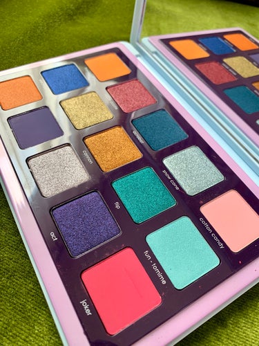 Natasha Denona
CIRCO LOCO PALETTE

これ買うの、超悩みました‼️
高いし！
公式や外国の方のメイク見てると、派手すぎる、、、私はピエロになりたいわけでも、ハロウィンメイ