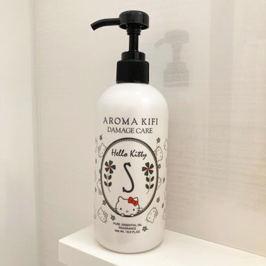 AROMA KIFI ダメージケアシャンプー  ハローキティ限定verのクチコミ「.
アロマキフィ
ダメージケアシャンプー
ハローキティ限定Ver

キティちゃんが散りばめられ.....」（1枚目）