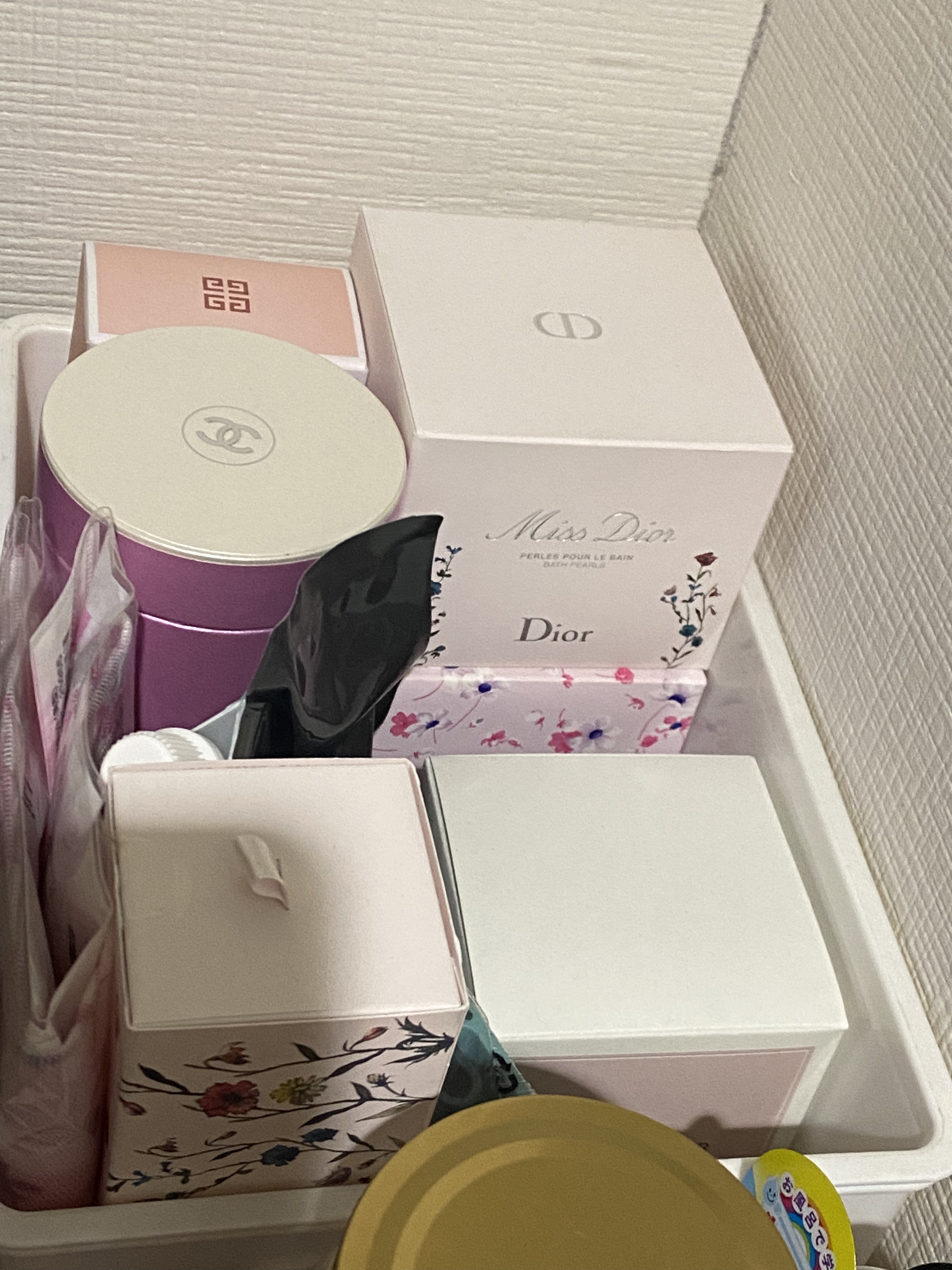 ローラ メルシエ・GIVENCHY・CHANEL・JILL STUART・Dior・まなぶろの