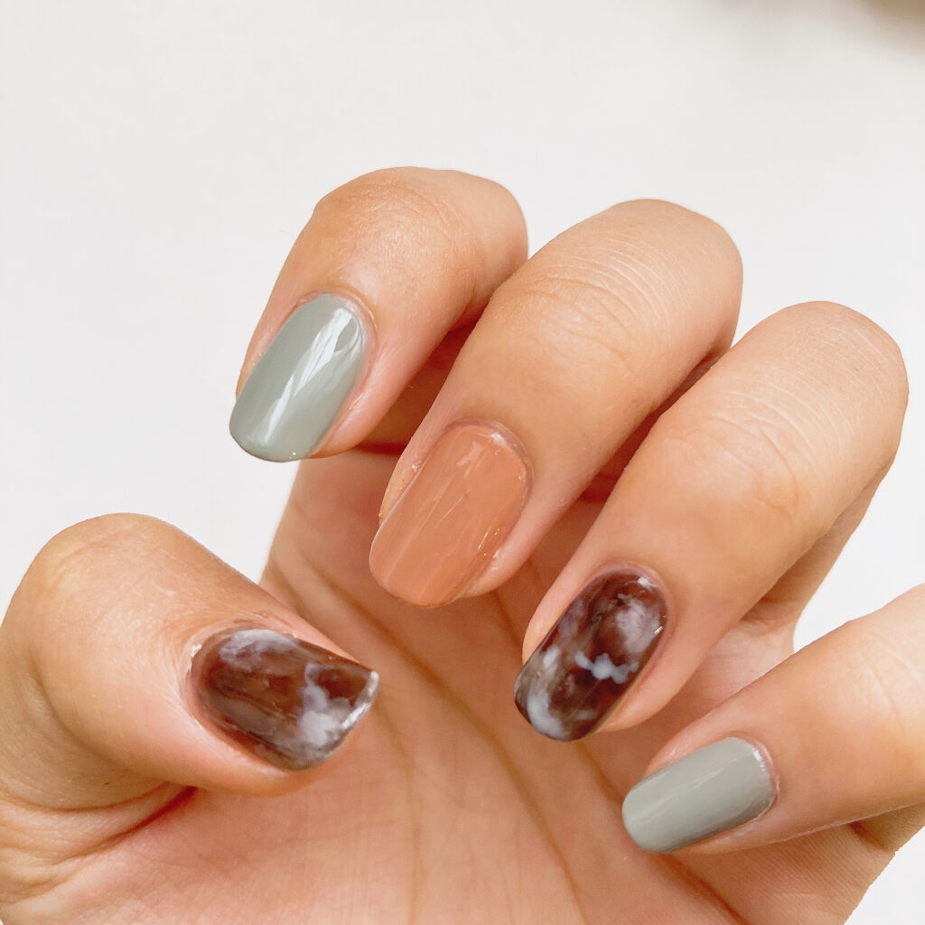 ネイルホリック Nostalgic color BE323/ネイルホリック/マニキュアを使ったクチコミ（2枚目）