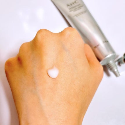 エッセンシャル リアル アイクリーム フォーフェイス/AHC/アイケア・アイクリームを使ったクチコミ(4枚目)