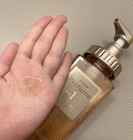 mixim Perfume モイストリペア シャンプーのクチコミ「デザインが可愛くて、見てるだけでも上がるシャンプー&トリートメント。
ノンシリコンで、髪にも.....」(2枚目)