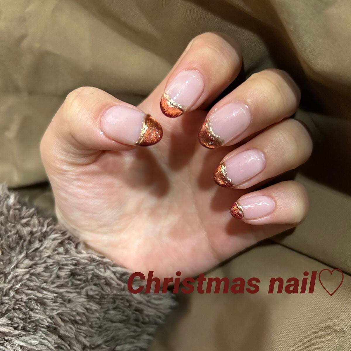 moku(敏感肌)フォロバ100% on LIPS 「クリスマスネイルをしてみました😊赤のマグネットがなかったので、..」(1枚目)