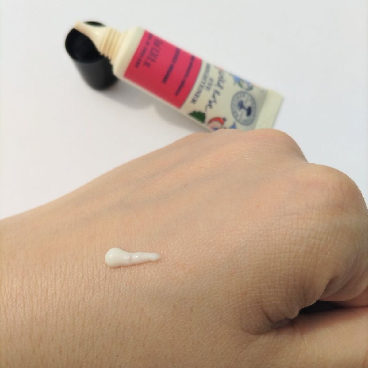 ワイルドローズアイブライトナー/ニールズヤード レメディーズ/アイケア・アイクリームを使ったクチコミ(3枚目)