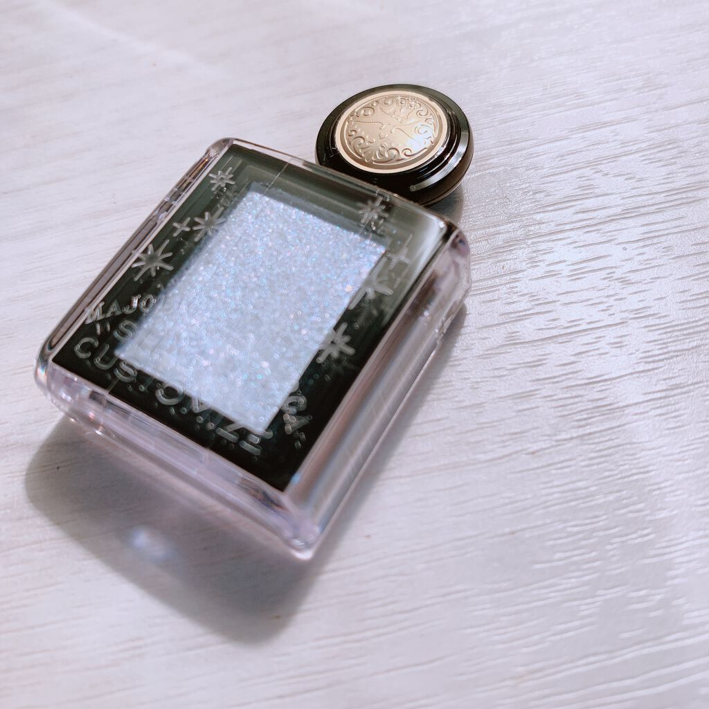 
【使った商品】MAJOLICA MAJORCAシャドーカスタマイズBL102ガラス窓（限定）
【色味】やや青みがかったクリアカラー
【ラメorマット】ラメ
【密着感】良　夜までしっかりきらきら
【発色】色づきはほとんどありません。ほかのア