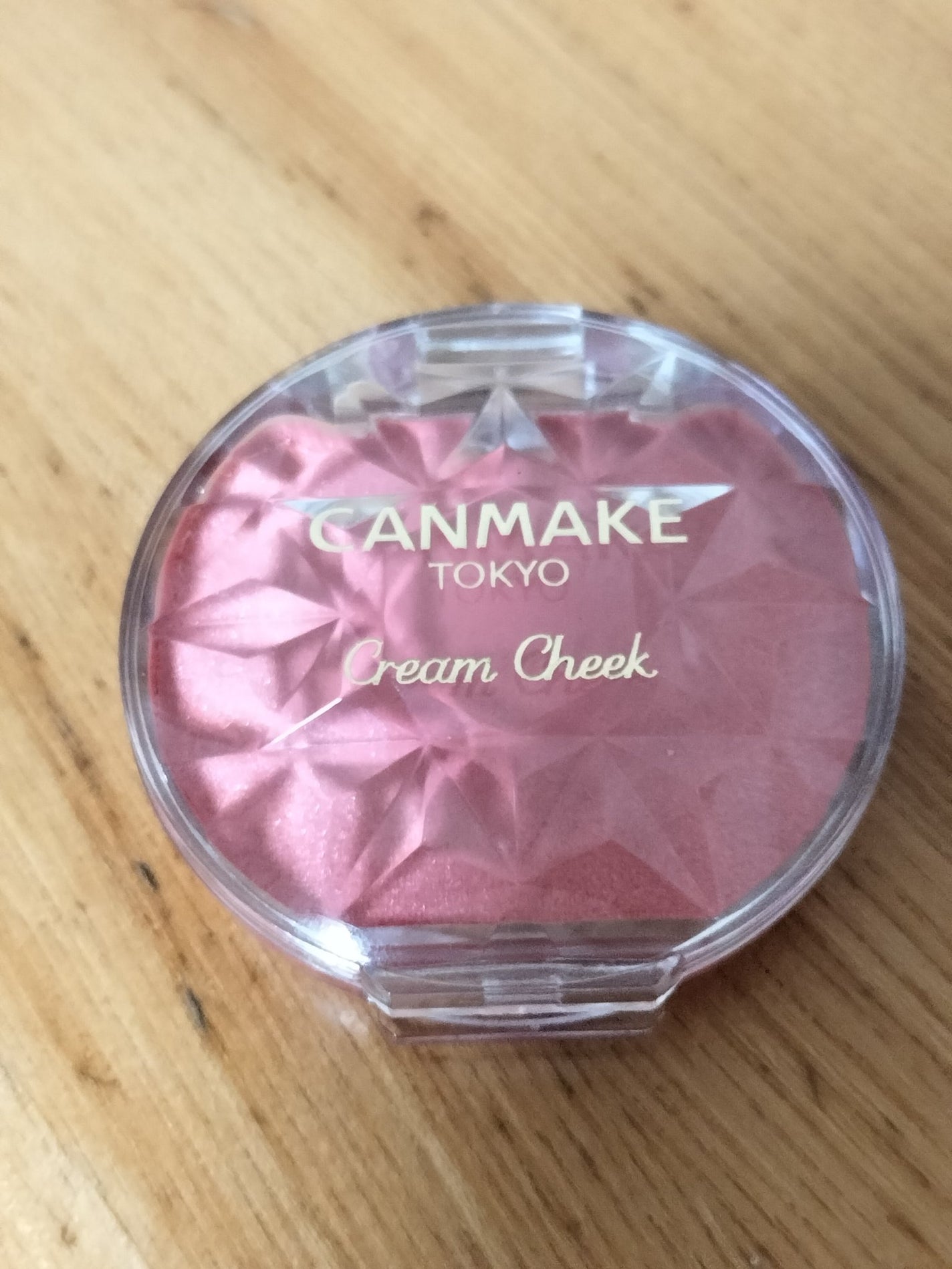 あやか on LIPS 「見た目は、ピンクだけど、使ってみると、オレンジっぽさが出るから..」(1枚目)