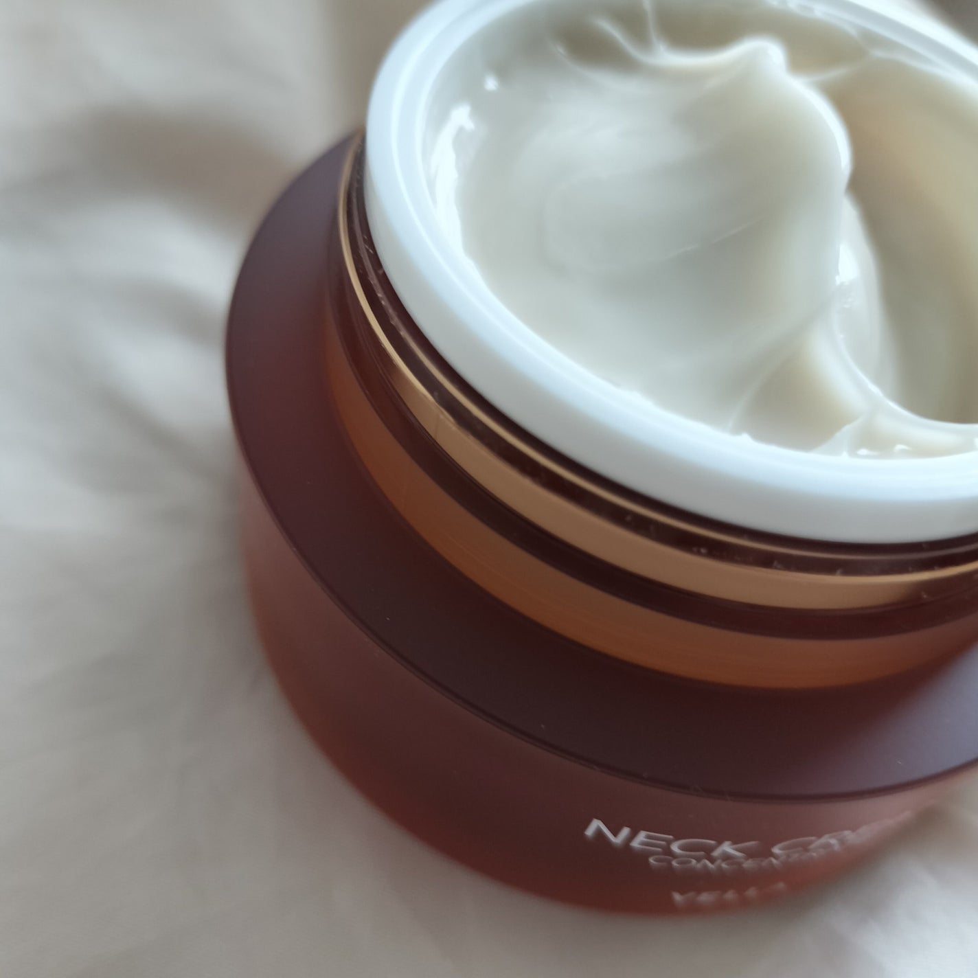 ベラ アルティメットエージ ネッククリーム/VELLA/フェイスクリームを使ったクチコミ(2枚目)