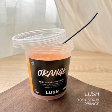 ラッシュ シトラス シャワースクラブのクチコミ「✔︎LUSH/シャワースクラブ
シトラス🍊

すりおろしにんじんみたいなオレンジの藻塩のスクラ.....」（1枚目）