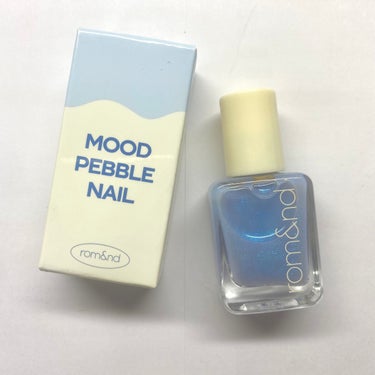 星空のように綺麗なカラー
rom&nd ムードペブルネイル W01 Misty Way

青ラメがとっても綺麗です！！
速乾性もあり、塗りやすいです。