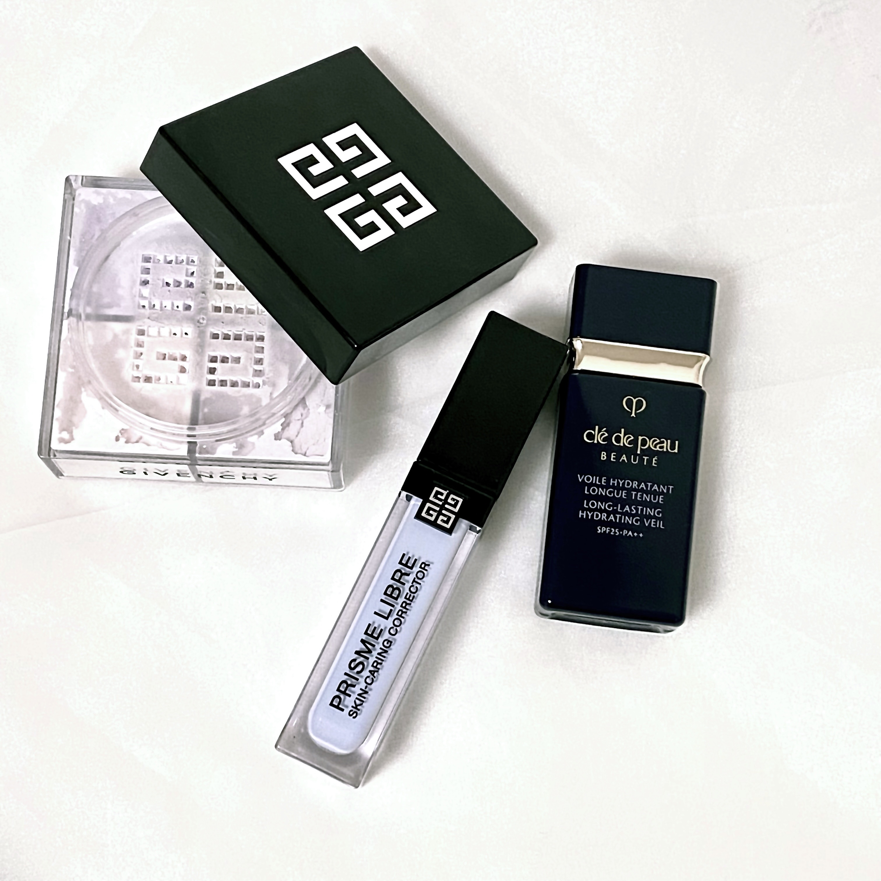 
最近のベースメイクスタメンたち🫶

❤︎クレ・ド・ポー ボーテ
☑︎ヴォワールイドラタンロングトゥニュ

乾燥からくるメイク崩れが気になりすぎて
下地難民極めてた時に出会った。

クレドの下地は定番のチューブタイプのやつと
美白タイプは