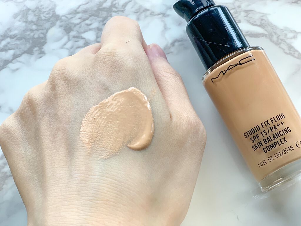 スタジオフィックス フルイッド SPF 15 NC25（標準色）/M・A・C/リキッドファンデーションを使ったクチコミ（3枚目）