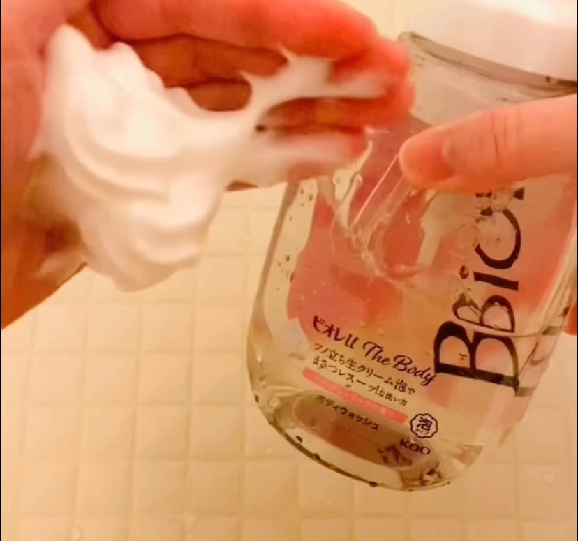 ザ ボディ 泡タイプ ブリリアントブーケの香り/ビオレu/ボディソープを使ったクチコミ（2枚目）