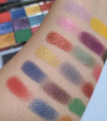 Prismic Eyeshadow Palette 18 Colours/BYREDO/アイシャドウパレットを使ったクチコミ（4枚目）