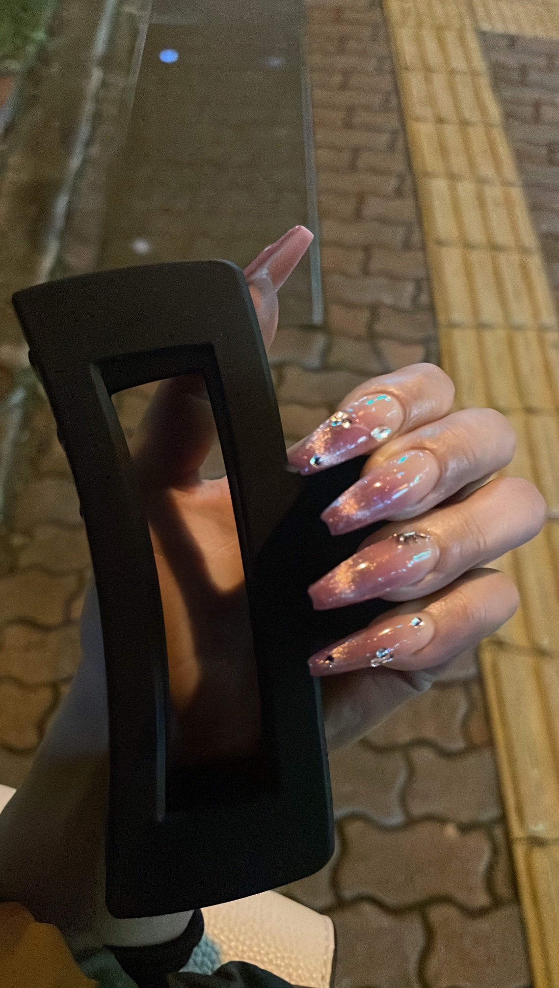 R on LIPS 「🩷🎀🎀🎀#ピンクネイル#ネイル#マグネットネイル#はじめての投..」(1枚目)