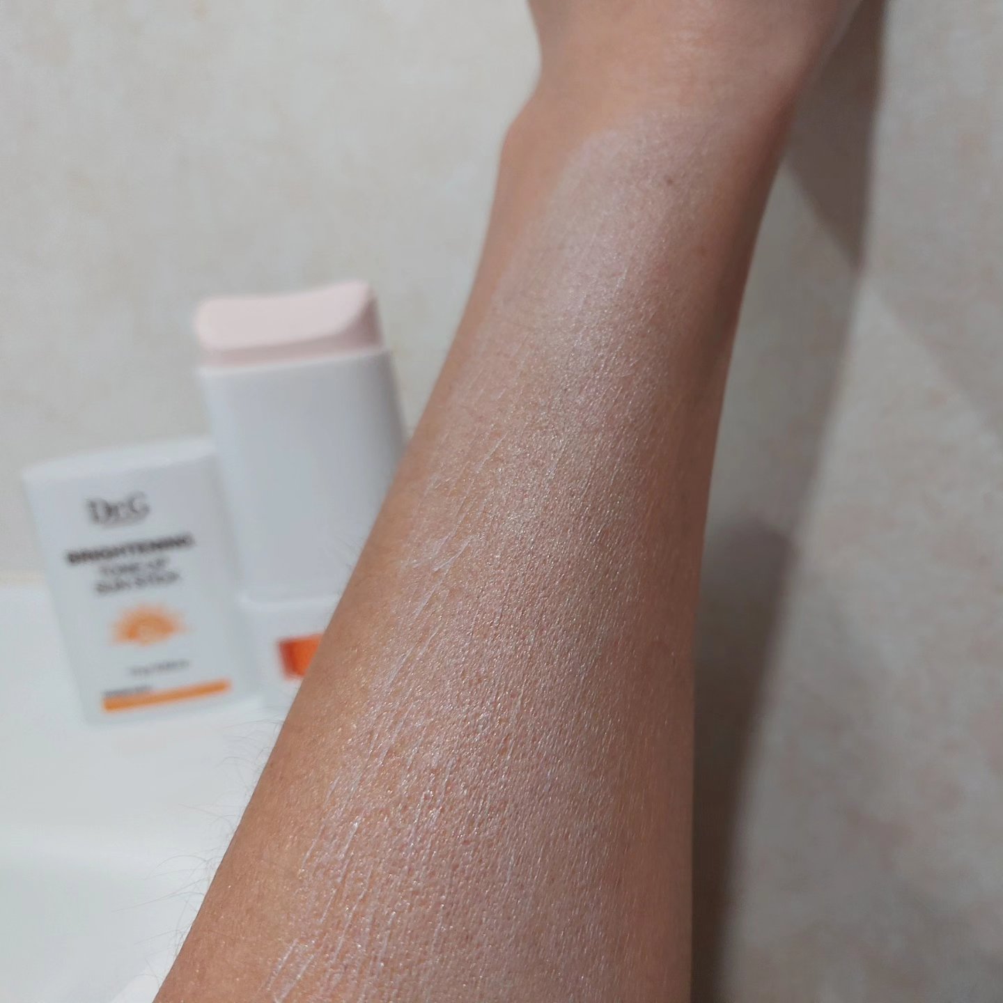 ブライトニングアップサンスティック SPF50+ PA++++/Dr.G/日焼け止めスティックを使ったクチコミ（3枚目）