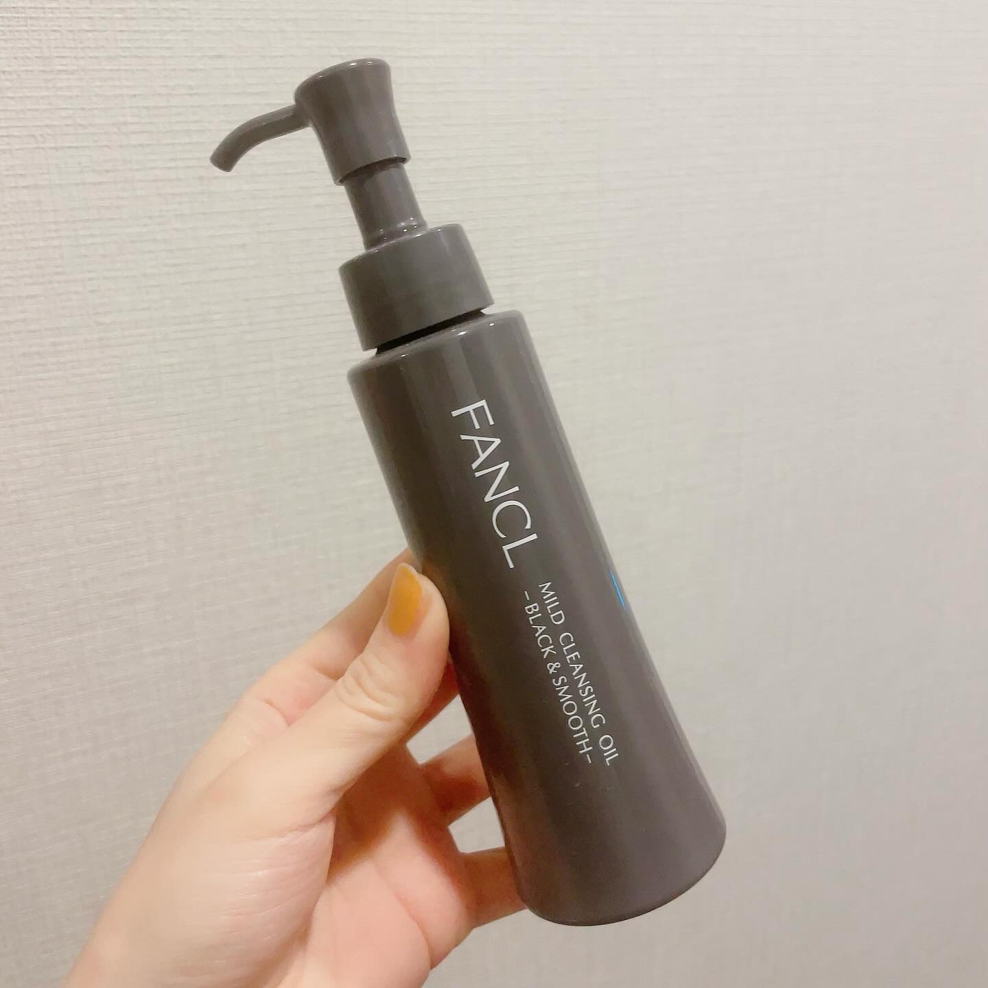 #使い切りスキンケア

ファンケルのマイクレ♡ブラック
マイクレはすっきりよく落ちて乾燥しないし、厚みのあるテクスチャで肌の上でスムーズだし摩擦が少ない感じがとっても好き❣️
ブラックと普通のマイクレの違いは私には分からなかった😂