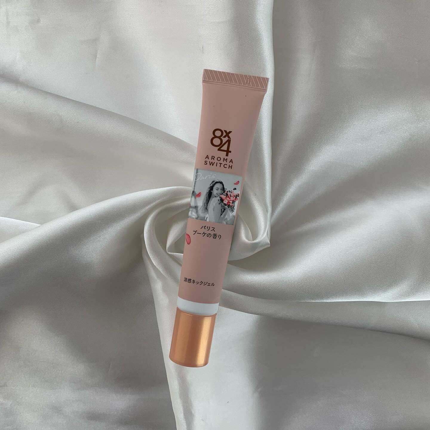 8x4 アロマスイッチ 涼感ネックジェル パリスブーケの香り/８ｘ４/デオドラント・制汗剤を使ったクチコミ（2枚目）