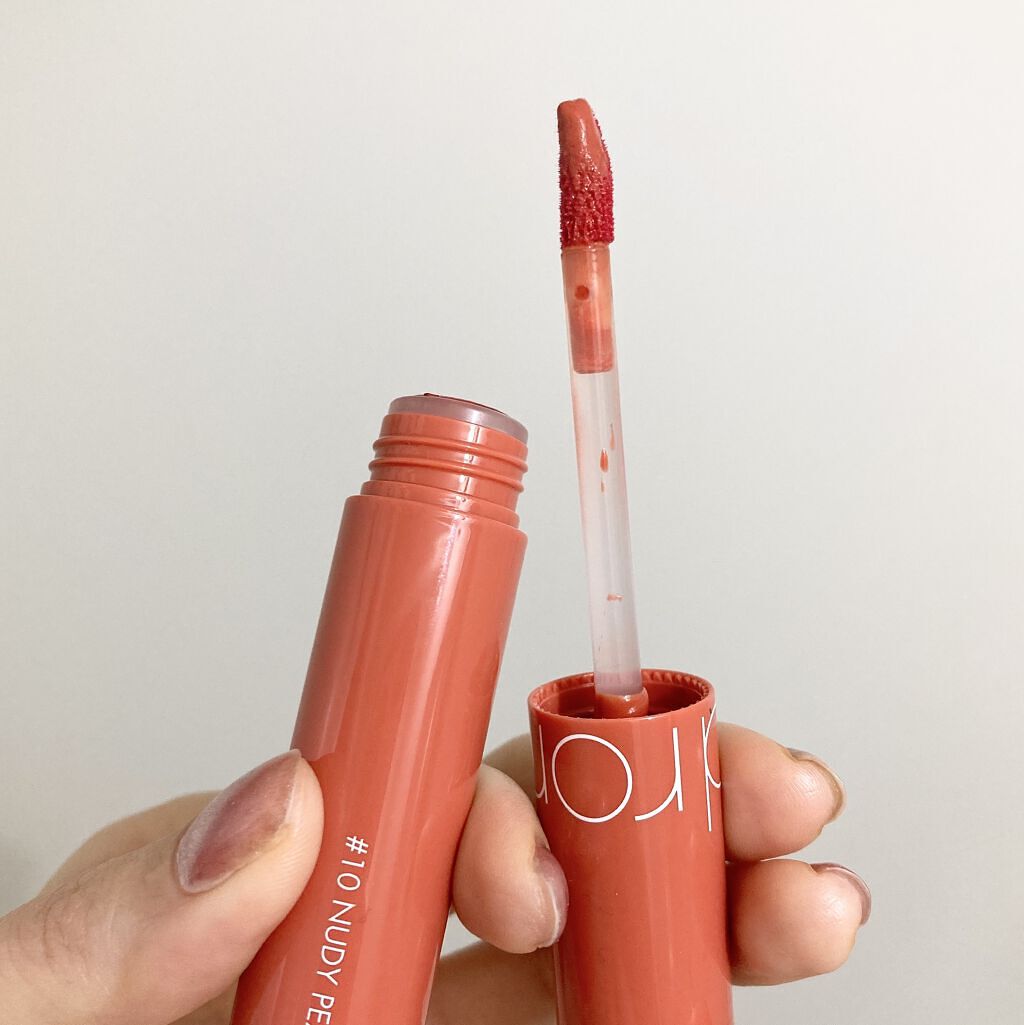 ジューシーラスティングティント/rom&nd/リップティントを使ったクチコミ（2枚目）