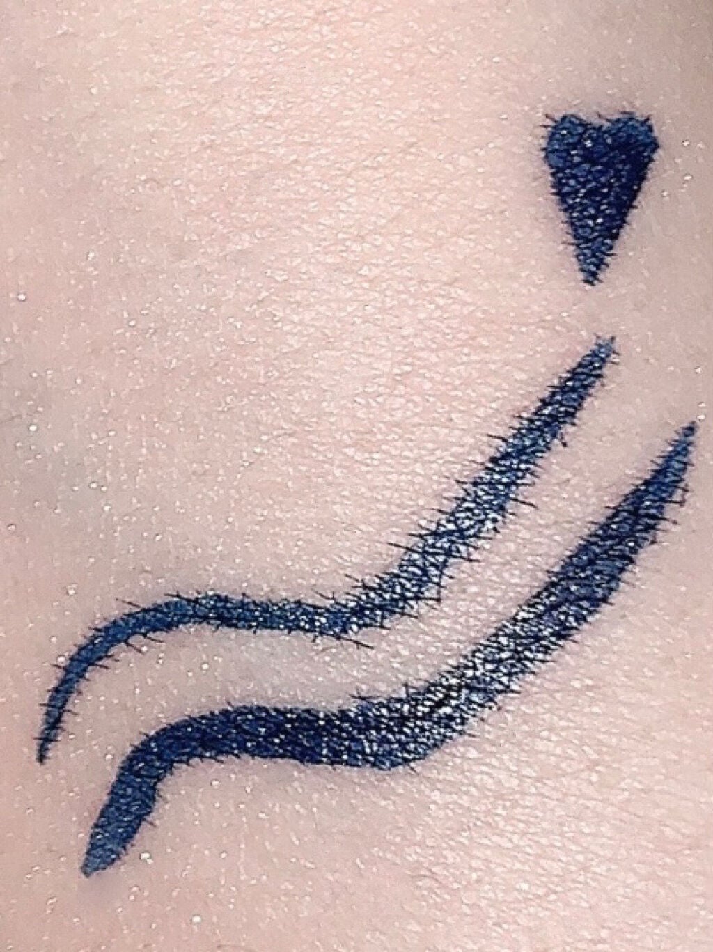 EYE OPENING LINER/UZU BY FLOWFUSHI/リキッドアイライナーを使ったクチコミ(2枚目)