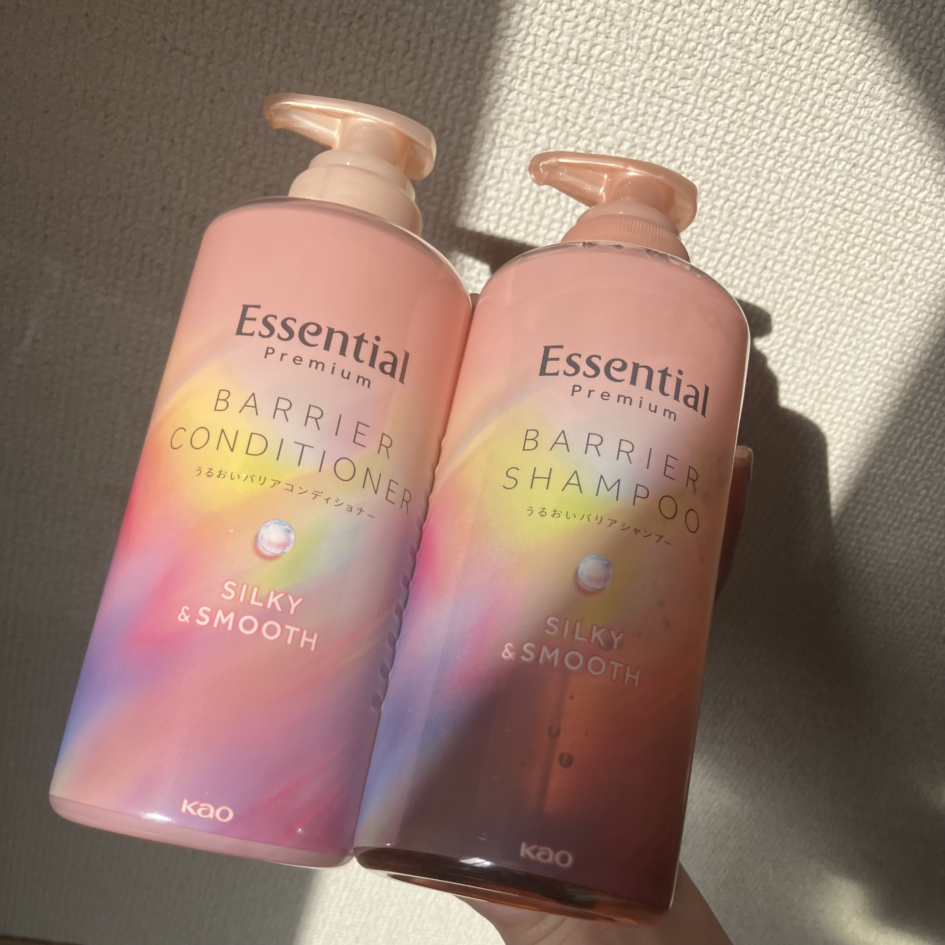 #PR #エッセンシャル #LIPSプレゼント

エッセンシャル プレミアム うるおいバリアシャンプー/コンディショナー シルキー＆スムース

久しぶりにエッセンシャルのシャンプー&コンディショナーを使用しましたが、私の髪と相性が良かったこ