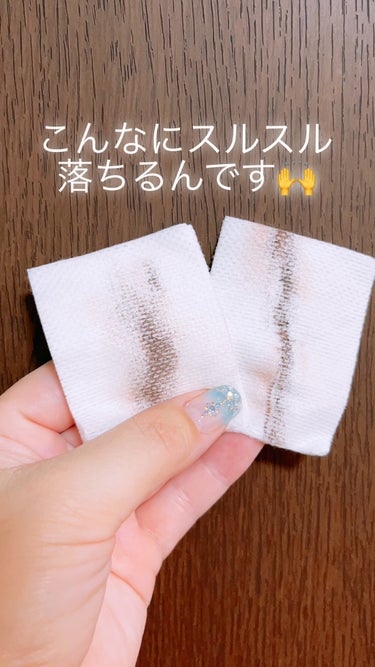 💰550円で良いんですか！！キャンメイクさん💖

凄落ちマスカラリムーバー✨✨


今回、使用したのはキャンメイクのクイックラッシュカーラーリムーバー

お値段なんと550円‼️

今日はウォータープルーフマスカラを2度塗りしたので、メイク落としだけじゃ絶対、落ちない。

摩擦はよくないからね🙅‍♀️


ちゃんとマスカラリムーバーを使います。
マスカラリムーバーを使う理由は👇

マスカラがちゃんと落ちてないとまつ毛が傷んで抜けやすくなってしまいます。

特にウォータープルーフやカールキープ力が強いものはクレンジングでも中々落ちない(￣▽￣;)💦

摩擦は肌にも目元にもNG🙅‍♀️
擦らずマスカラリムーバーを使ってするんと
落とすのが1番まつ毛にも目元にも良いよ♡


#キャンメイク
#クイックラッシュカーラーリムーバー
#マスカラリムーバー
#プチプラコスメ 
 #リピ確スキンケア の画像 その2