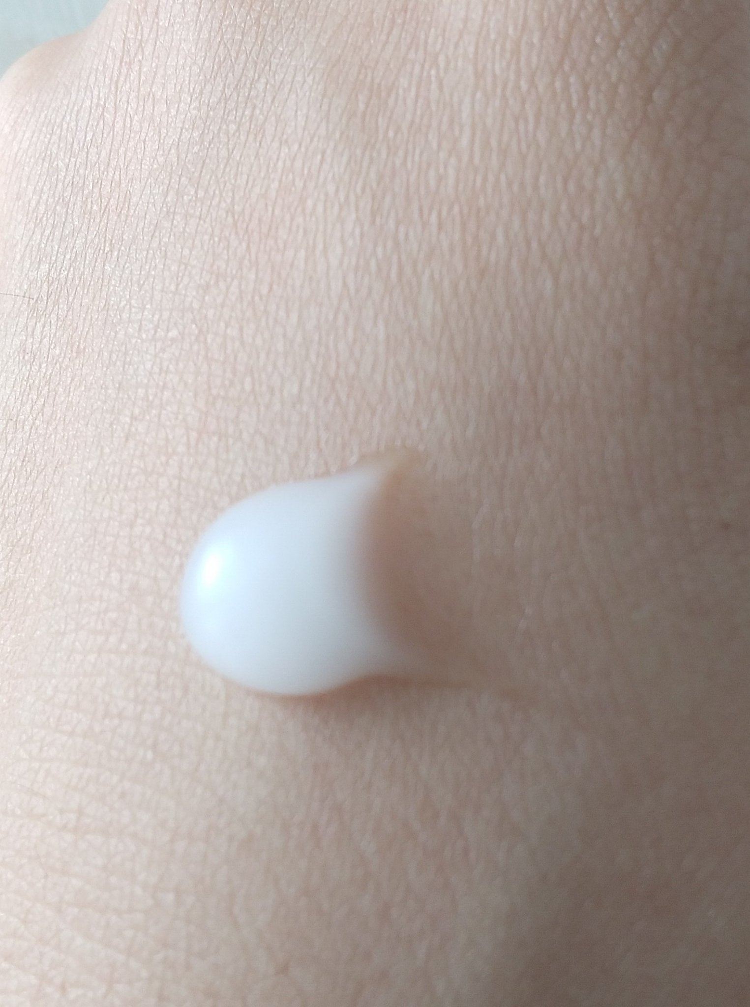 パフュームド ハンド ライトエッセンス/the SAEM/ハンドクリームを使ったクチコミ（3枚目）