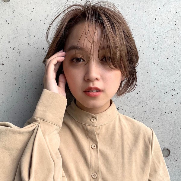 無造作ヘアの女性