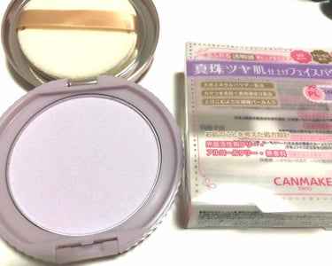 CANMAKE
トランスペアレントフィニッシュパウダー
パープル

免税の薬局とかだと、
一人一個とまで買いてあったりして、
どんなもんだろうと思い買いました！

パープルで細かいラメが入っています✨
