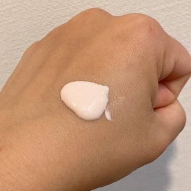 SHISEIDO ホワイトルーセント デーエマルジョンのクチコミ「化粧水後にこれ1本で済むので便利です。
伸びが良い乳液で美白効果もあるそうです。
高SPFで日.....」（2枚目）