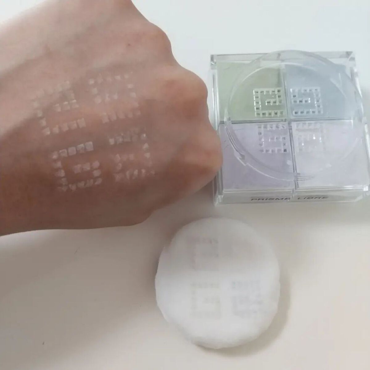 プリズム・リーブル/GIVENCHY/ルースパウダーを使ったクチコミ（3枚目）