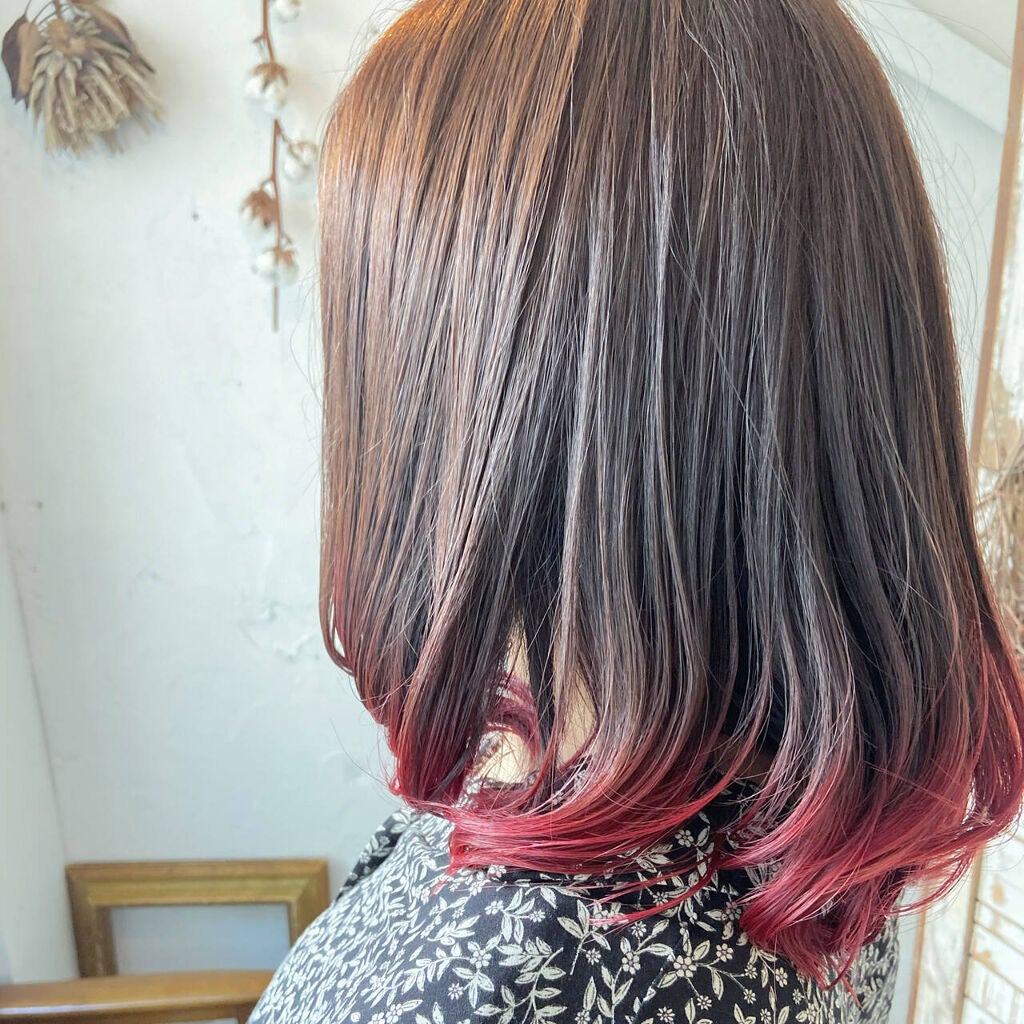 黒髪ベースのグラデーションカラー×ミディアムヘアが可愛い!ロングやボブについても紹介のサムネイル