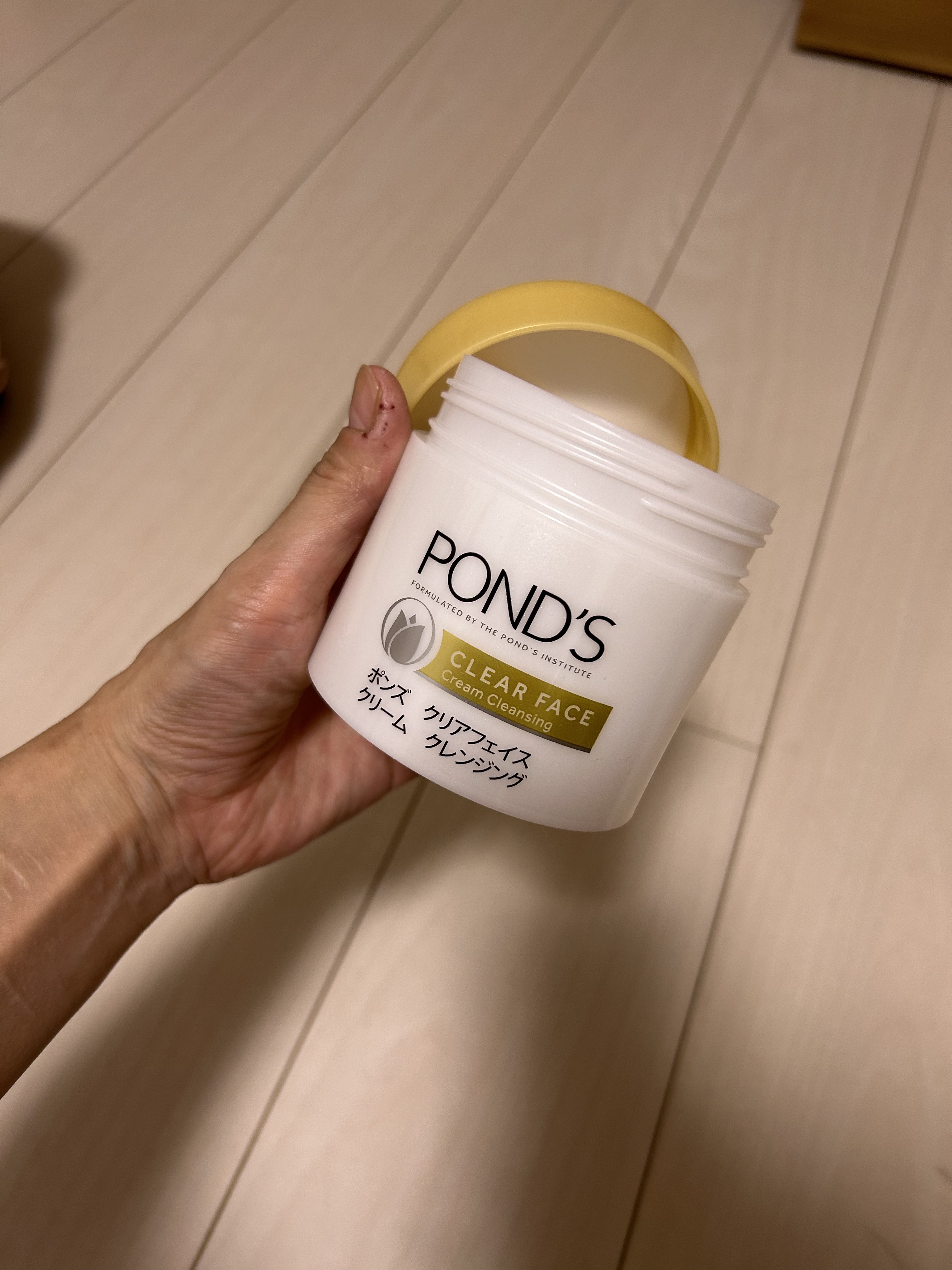 POND'S クリアフェイス クリームクレンジングのクチコミ「母がずーーーっとコレ使ってます。
拭き取ってからお風呂入ってます。
シェービングにも使えるしセ.....」（2枚目）