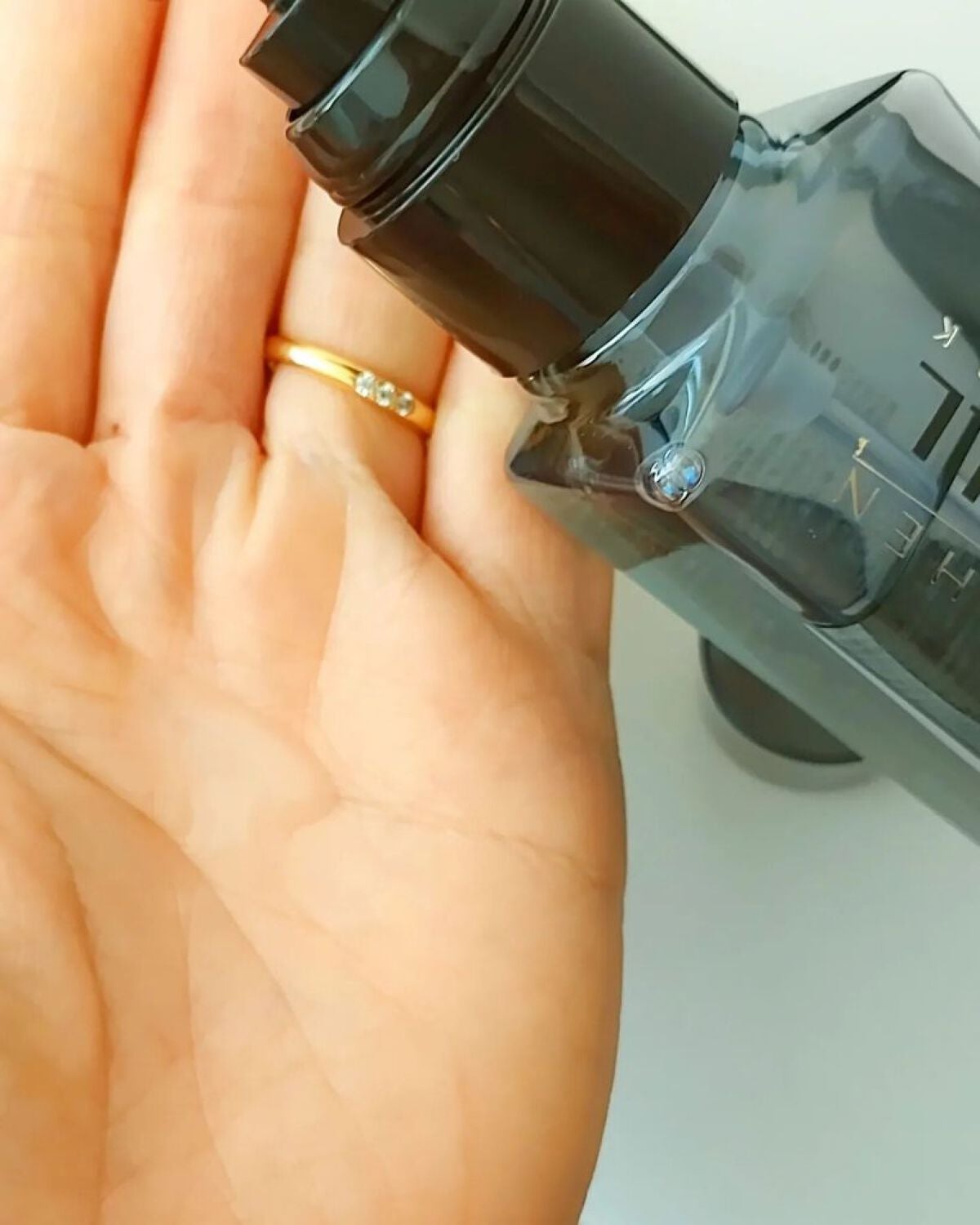 モイスチュアコントロール ヘアオイル W/スティーブンノル ニューヨーク/ヘアオイルを使ったクチコミ(7枚目)